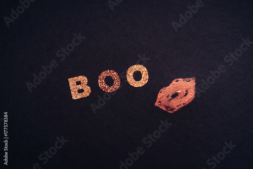 Fotografia, Obraz Word boo with kiss trace in gold rose glitter on black background