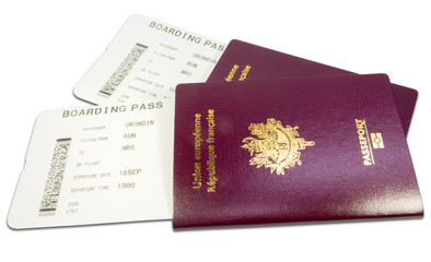 passeports et carte d'accès à bord, fond blanc