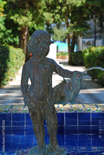 Plakat Mała wodna fontanna Alameda park, Cadiz, Hiszpania.