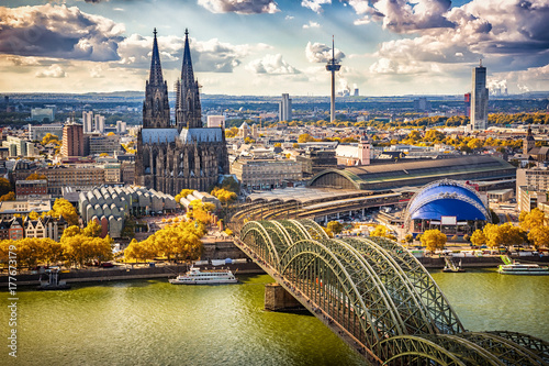 Fotomural Aerial view of Cologne, Germany