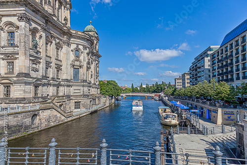 фотография Aufnahme der Spree in Berlin von der Liebknechtbrücke in Richtung Regierungsvier