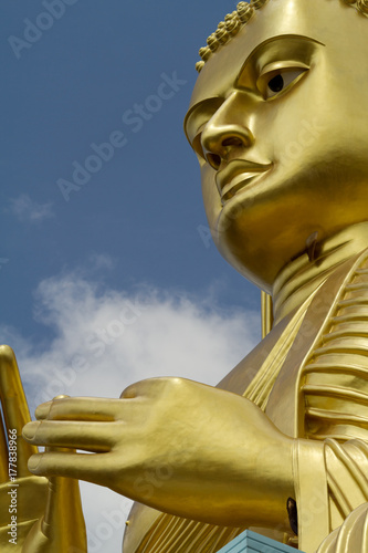 Zdjęcie XXL Złoty kolor Buddy w Sri Lance