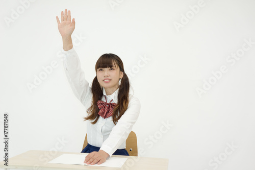 手を挙げる女子高生 夏服 Stock Photo Adobe Stock 手を挙げる女子高生 夏服 Stock Photo Adobe Stock
