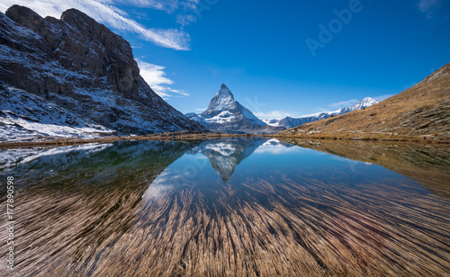 Plakat Gigantyczny Matterhorn i odbicie