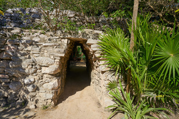 Poster - Tulum Mayan arch in Riviera Maya Mexico