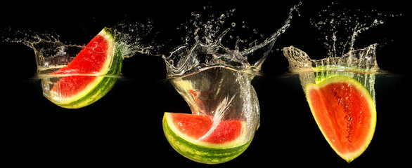 Wall Mural - Fresh melon falling in water