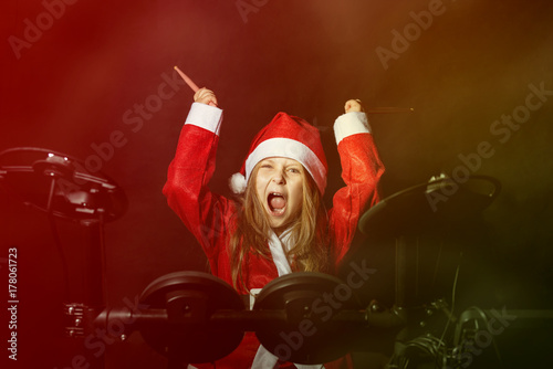Zdjęcie XXL Mały szalony perkusista Santa