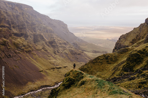 An Adventure Hiker in an Iceland Canyon Wide View of the Landscape Plakat
