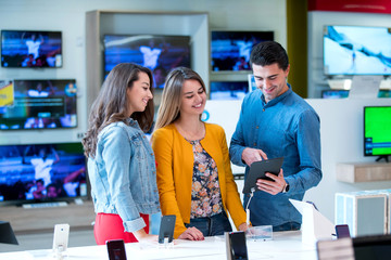 young people buying latest tablet