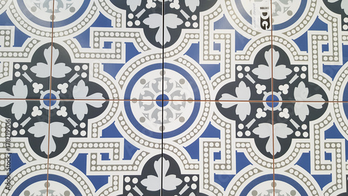 tradycyjne-portugalskie-ozdobne-plytki-dekoracyjne-azulejos-abstrakcyjne-tlo-plytki-ceramiczne-zestaw-mandali