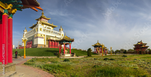 Zdjęcie XXL Świątynia złoty Buddha w Elista