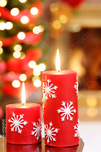 Obraz na plátně Snowflake Christmas candles by the fire