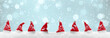 canvas print picture - Rote Weihnachtsmützen im Schnee mit winterlichem Bokeh im Hintergrund