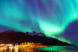 Fototapeta Krajobraz - Northern lights in Tromsø, Norway