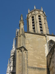 Clocher de la cathédrale d'Aix en Provence en contreplongée