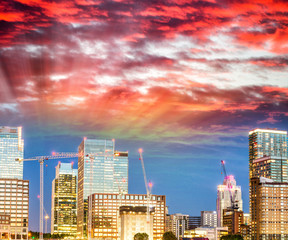 Canvas Print - Sunset view of Canary Wharf, London - UK