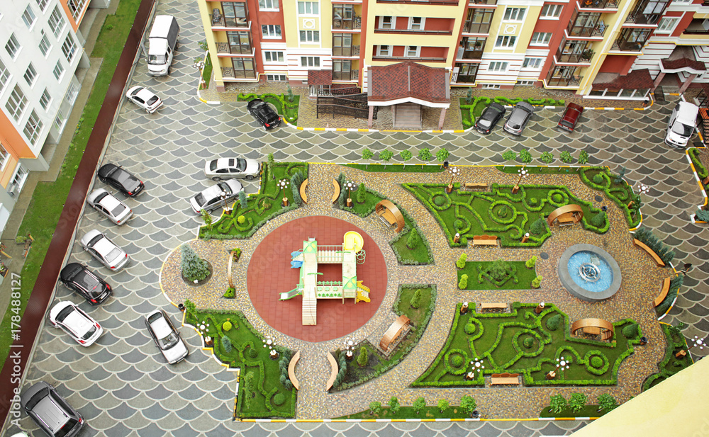 Beautiful view of courtyard in city