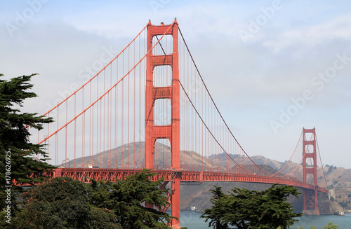 czerwony-most-wiszacy-nad-ciesnina-golden-gate