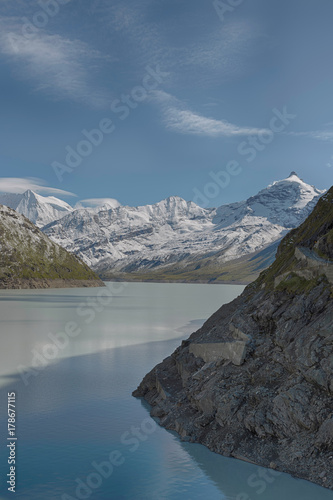 Cuadros en Lienzo beautiful view of the mountain peak with snow