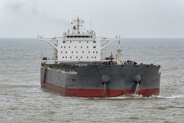 Poster - Bulk carrier cleaning anchors