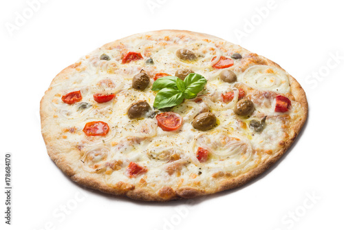 Pizza Vegetariana Con Mozzarella Pomodorini Olive Verdi Cipolla E Origano Stock Photo Adobe Stock