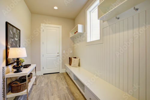 Fotografia, Obraz Pretty entrance foyer with an extra long built-in bench
