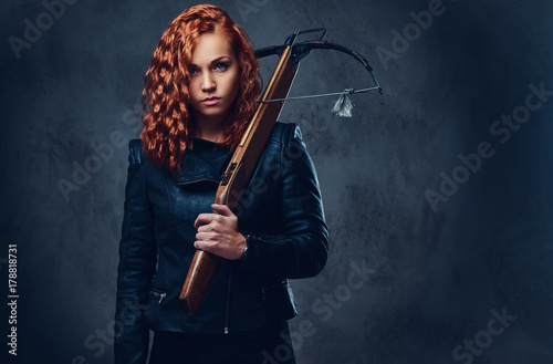 Redhead female holds crossbow. Poster Mural XXL