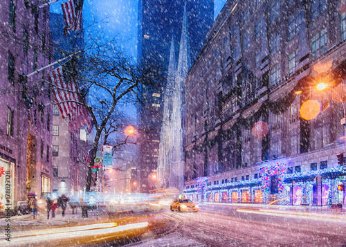Fotografía Snow over St. Patrick's Cathedral