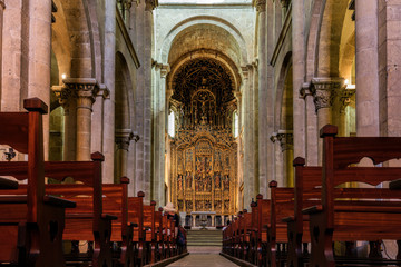 Canvas Print - Interior of the Old Cathedral of Coimbra, a.k.a. Se Velha, a Romanesque Roman Catholic building, started in 12th century. Coimbra, Portugal.