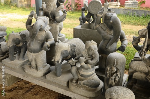 Fotografie, Obraz Manufacture de statues à Mahäbalipuram (Tamil Nadu- Inde)