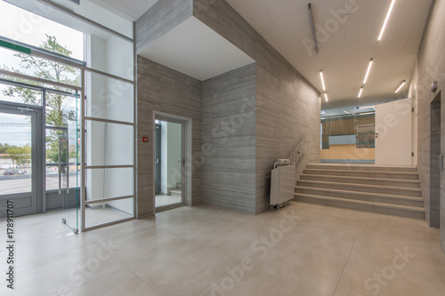 Fotografía Entrance in a modern clinic or office center