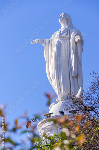 Plakat Statua Matki Boskiej, wzgórze San Cristobal, Santiago De Chile.