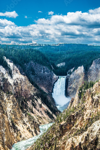 yellowstone-falls-w-parku-narodowym-yellowstone-wyoming-stany-zjednoczone-widok-z-gory