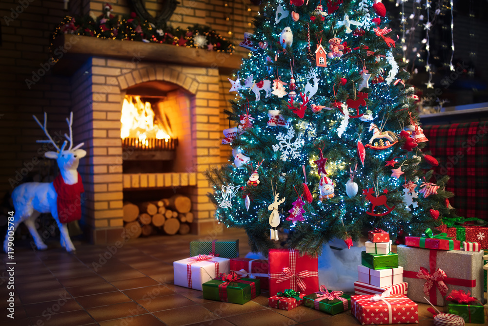 Christmas home interior with tree and fireplace - obrazy, fototapety, plakaty 