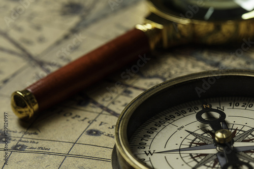 Obraz na płótnie Retro compass with old map and magnifier