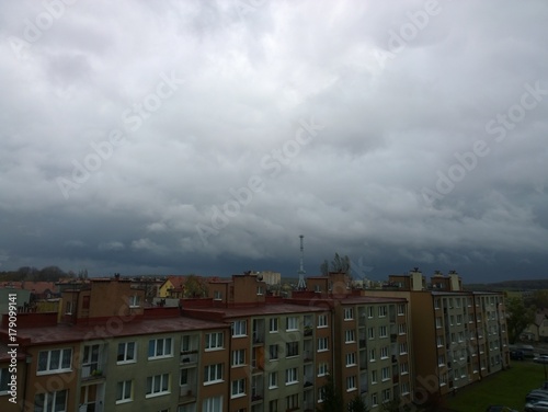  Obrazy Katowice   ciemne-chmury-nad-miastem-katowice