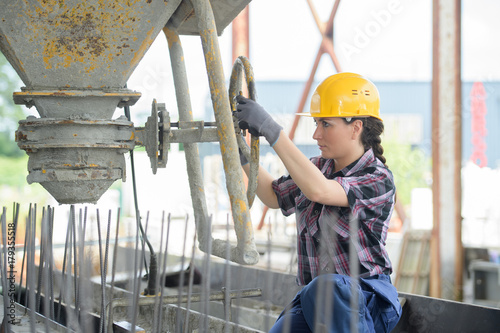 Cuadros en Lienzo female woman mason working with cement outdoors