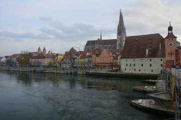 Wall Mural - Blick zur Regensburger Altstadt