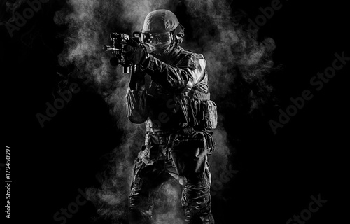 Cuadros en Lienzo American soldier in combat ammunition with weapon in the hands of equipped laser