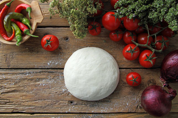 pizza pasta per la preparazione della pizza ed ingredienti