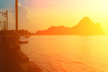 Wall Mural - bright colors at dawn on the beach at sunrise in the gulf of thailand.