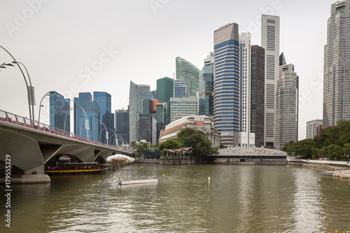 Mata magnetyczna Dzielnica finansowa i gród wzdłuż rzeki Singapur