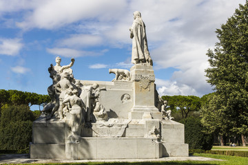 Wall Mural -  Statue near Medici fortress in Arezzo,Tuscany, Italy