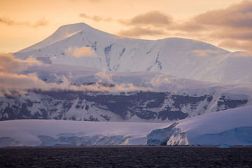 Wall Mural - Neumayer Channel, Antarctica