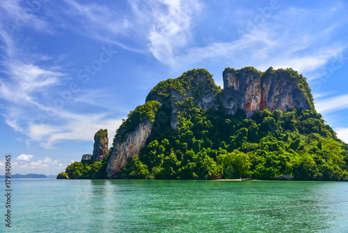 Plakat Plaża raju i tropikalny krajobraz. Phi Phi leh Beach, Tajlandia.