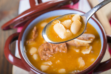 Wall Mural - Estofado de alubias blancas con carne de cerdo o fabada asturiana comida tradicional española