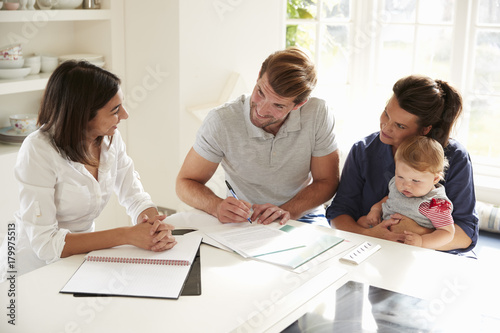 Plakat Rodzina z dzieckiem spotkanie Doradca finansowy w domu