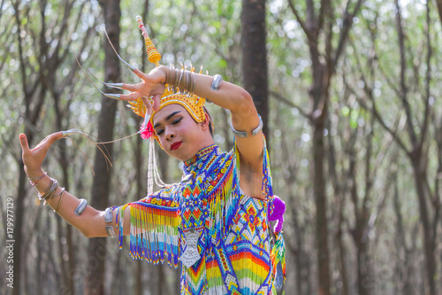 Fototapety Muzyka nora-is-a-classical-folk-and-regional-dance-of-thailand