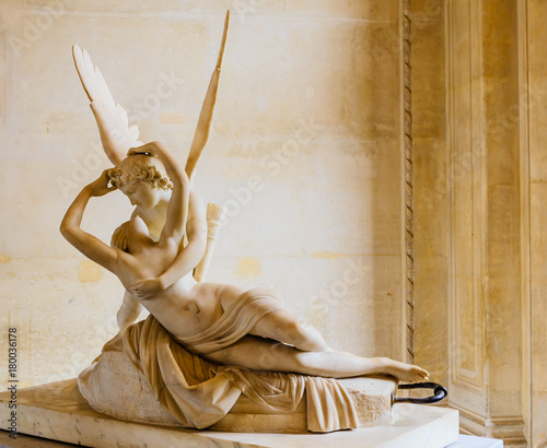 Photographie Psyche revived by the kiss of Love, Antonio Canova, 18th century marble, Louvre