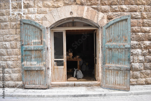 Entree De La Boutique D Un Menuisier Dans Une Ancienne Maison En Pierre Stock Photo Adobe Stock Entree De La Boutique D Un Menuisier Dans Une Ancienne Maison En Pierre Stock Photo Adobe Stock